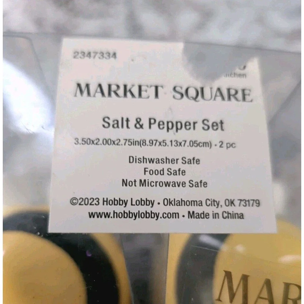 Honey Bumble Bee Salt & Pepper Shaker Market Square Ceramic NIB